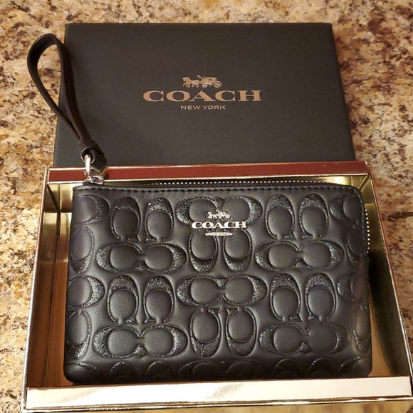 Coach Handbags - 🖤 Coach 🖤wristlet (black)